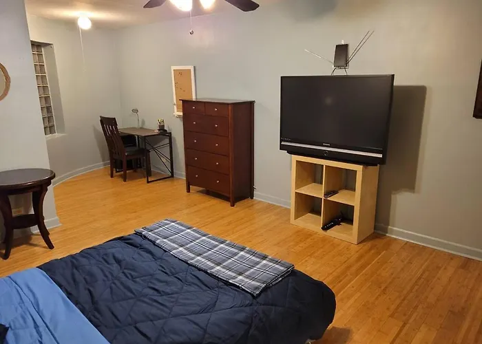 Great Getaway 2 Bedrooms Sleeps 1 To 4 Apartment Chicago