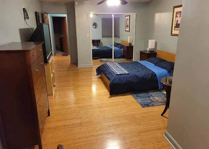 Great Getaway 2 Bedrooms Sleeps 1 To 4 *