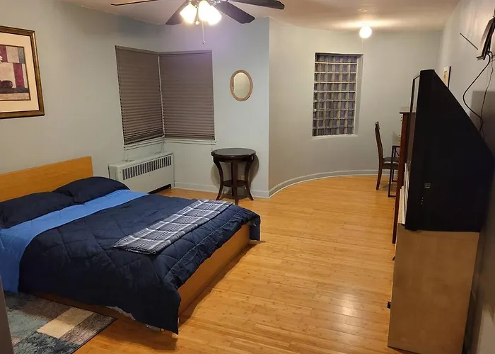 Apartment Great Getaway 2 Bedrooms Sleeps 1 To 4 Chicago