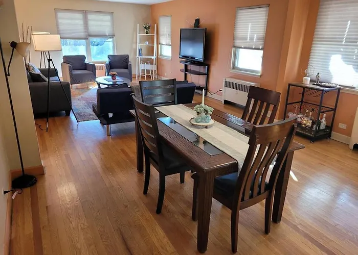 Great Getaway 2 Bedrooms Sleeps 1 To 4 * Chicago