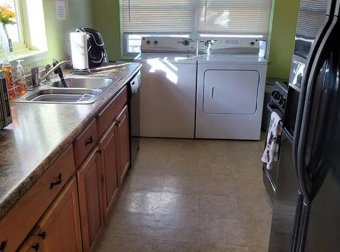Great Getaway 2 Bedrooms Sleeps 1 To 4 Chicago